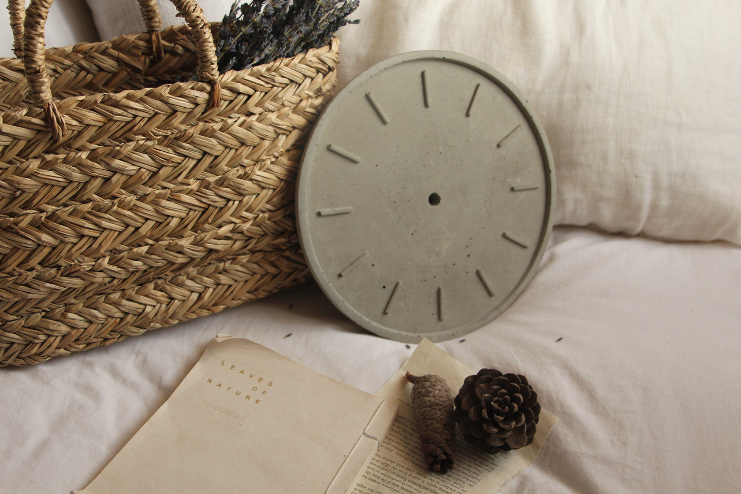 שעון קיר- בטון אפור